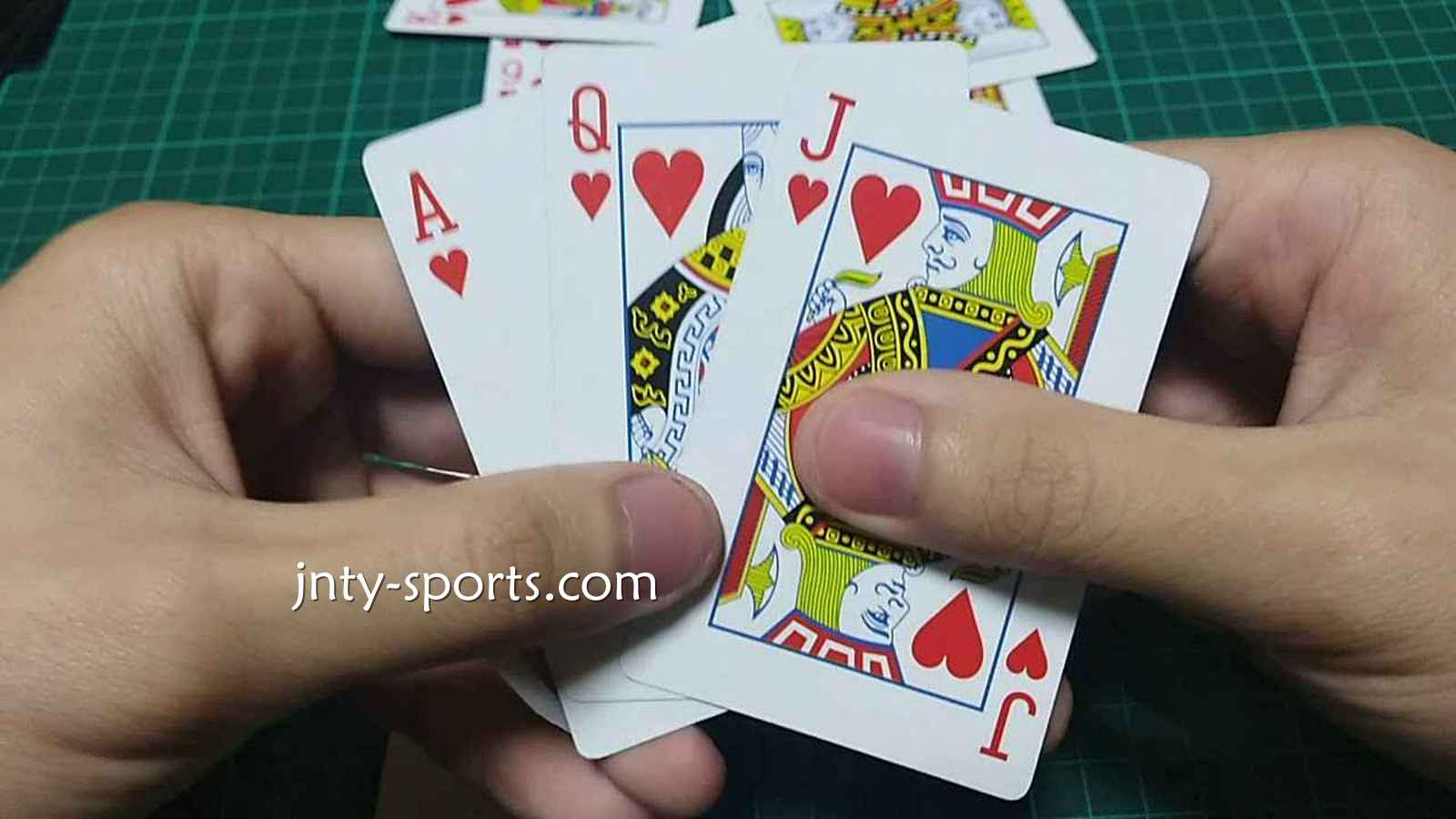在吉祥体育快速玩起棋牌游戏《越南扑克》经典比大小